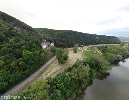 Foto: Cyklotrasa Trenčín - Nemšová. Pekná a ideálna cyklotrasa pre rodiny s deťmi. 57