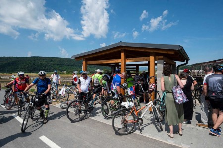 Foto a video:  Nova cyklotrasa za 4,2 mil. eur, ktorá spojila Nové Mesto nad Váhom a Trenčín je otvorená 13