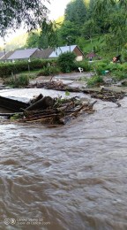 Búrky počas noci z nedele na pondelok boli najintenzívnejšie v Trenčianskom kraji. Na stanici Valaská Belá spadlo 104 milimetrov zrážok 3