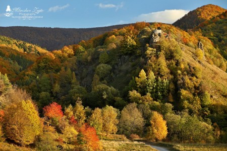 Foto: Hrad Sivý kameň a Podhradie v jesenných farbách 6