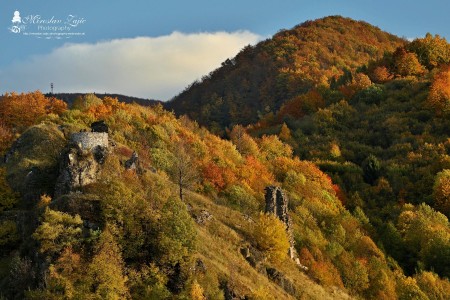 Foto: Hrad Sivý kameň a Podhradie v jesenných farbách 7