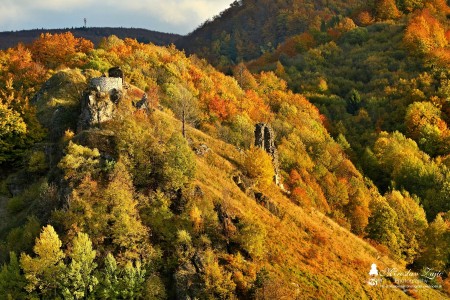 Foto: Hrad Sivý kameň a Podhradie v jesenných farbách 8