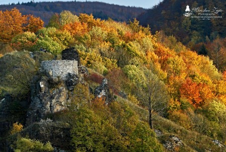 Foto: Hrad Sivý kameň a Podhradie v jesenných farbách 9