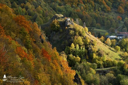 Foto: Hrad Sivý kameň a Podhradie v jesenných farbách 10