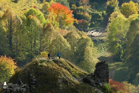 Foto: Hrad Sivý kameň a Podhradie v jesenných farbách 11