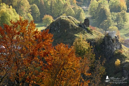 Foto: Hrad Sivý kameň a Podhradie v jesenných farbách 12