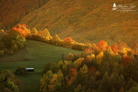 Foto: Hrad Sivý kameň a Podhradie v jesenných farbách 13