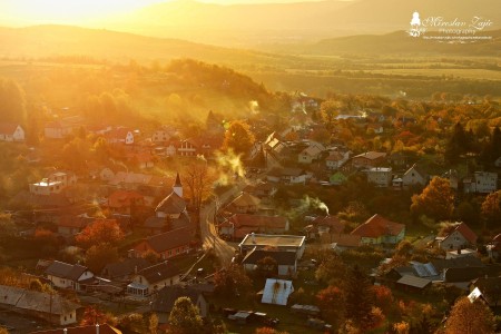 Foto: Hrad Sivý kameň a Podhradie v jesenných farbách 15