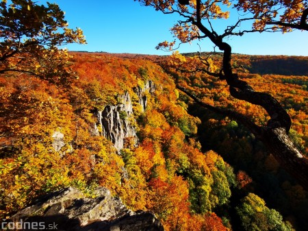 Foto: Jeseň - Skala Hrádok - lezecká oblasť - Kamenec pod Vtáčnikom 23