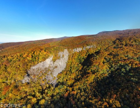Foto: Jeseň - Skala Hrádok - lezecká oblasť - Kamenec pod Vtáčnikom 37