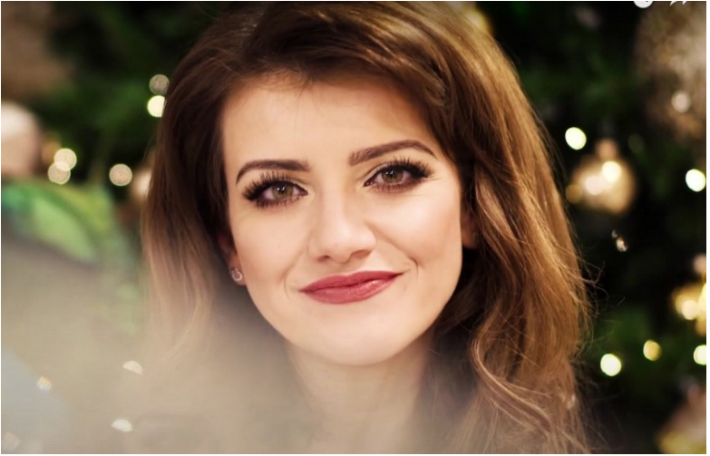 Video: Speváčka Ivana Regešová predstavuje vianočnú pieseň Poď domov
