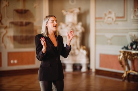 Video: Lenka Piešová zverejnila videoklip ku krásnemu singlu Svetlo nádeje 3