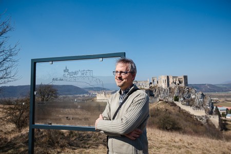 Foto: Unikátne tabule odhaľujú historickú podobu siedmich krajských hradov a zrúcanín 2