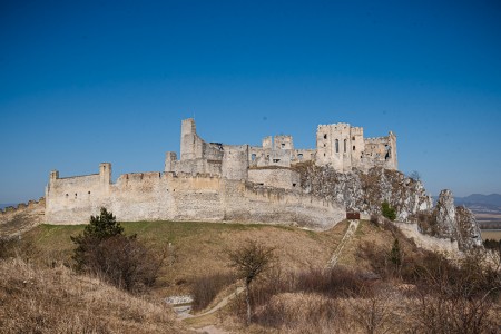 Foto: Unikátne tabule odhaľujú historickú podobu siedmich krajských hradov a zrúcanín 6