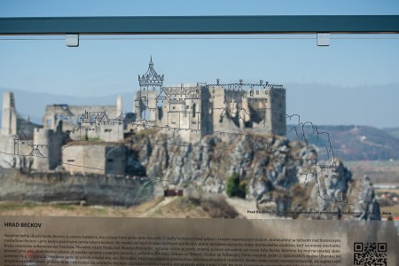 Foto: Unikátne tabule odhaľujú historickú podobu siedmich krajských hradov a zrúcanín 7