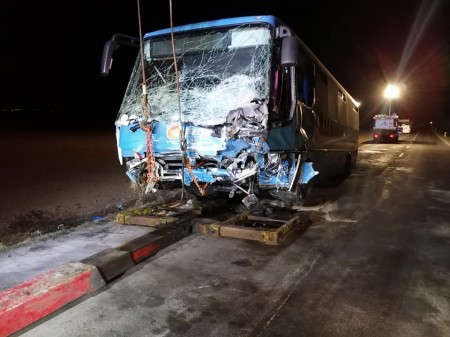 NEHODA: Zrážka dvoch osobných áut a autobusu za Prievidzou smerom na obec Nedožery-Brezany si vyžiadala obete 0