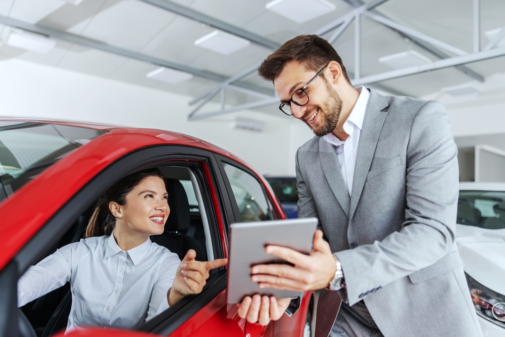Nové auto cez internet: Prečo sa vám oplatí kúpiť auto v online bazáre?