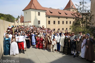 Foto a video: Letnú sezónu hornej Nitry otvoril v Bojniciach sprievod postáv z rozprávok a filmov