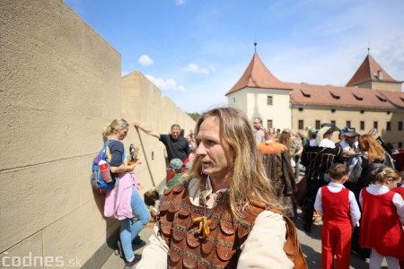 Foto a video: Letnú sezónu hornej Nitry otvoril v Bojniciach sprievod postáv z rozprávok a filmov 35