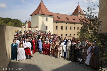 Foto a video: Letnú sezónu hornej Nitry otvoril v Bojniciach sprievod postáv z rozprávok a filmov 39