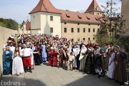 Foto a video: Letnú sezónu hornej Nitry otvoril v Bojniciach sprievod postáv z rozprávok a filmov 41