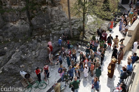 Foto a video: Letnú sezónu hornej Nitry otvoril v Bojniciach sprievod postáv z rozprávok a filmov 48