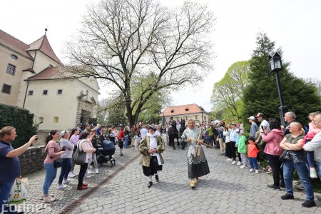 Foto a video: Letnú sezónu hornej Nitry otvoril v Bojniciach sprievod postáv z rozprávok a filmov 80