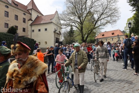 Foto a video: Letnú sezónu hornej Nitry otvoril v Bojniciach sprievod postáv z rozprávok a filmov 87