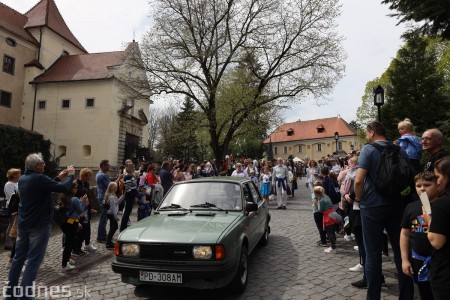 Foto a video: Letnú sezónu hornej Nitry otvoril v Bojniciach sprievod postáv z rozprávok a filmov 90