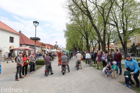 Foto a video: Letnú sezónu hornej Nitry otvoril v Bojniciach sprievod postáv z rozprávok a filmov 114