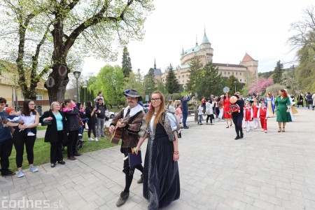 Foto a video: Letnú sezónu hornej Nitry otvoril v Bojniciach sprievod postáv z rozprávok a filmov 120