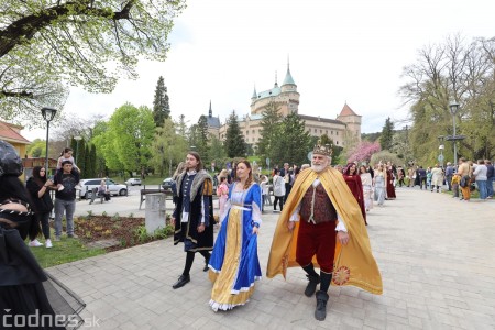 Foto a video: Letnú sezónu hornej Nitry otvoril v Bojniciach sprievod postáv z rozprávok a filmov 122