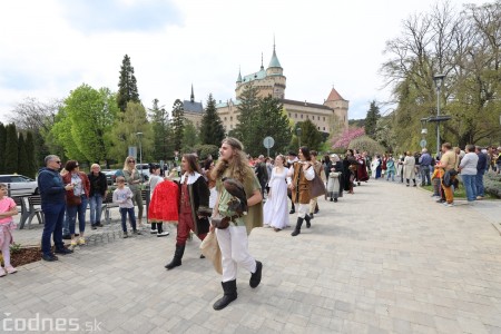 Foto a video: Letnú sezónu hornej Nitry otvoril v Bojniciach sprievod postáv z rozprávok a filmov 127