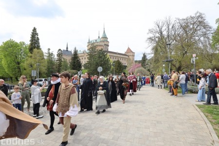 Foto a video: Letnú sezónu hornej Nitry otvoril v Bojniciach sprievod postáv z rozprávok a filmov 129