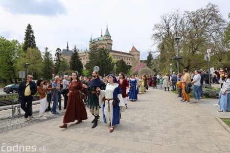 Foto a video: Letnú sezónu hornej Nitry otvoril v Bojniciach sprievod postáv z rozprávok a filmov 130