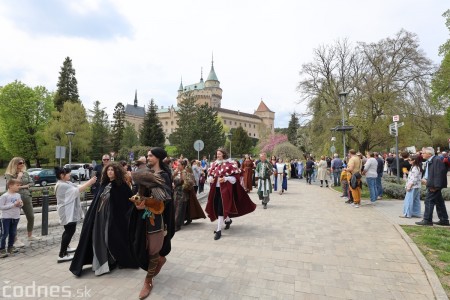 Foto a video: Letnú sezónu hornej Nitry otvoril v Bojniciach sprievod postáv z rozprávok a filmov 131