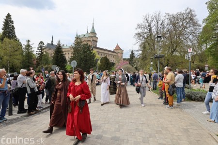 Foto a video: Letnú sezónu hornej Nitry otvoril v Bojniciach sprievod postáv z rozprávok a filmov 137