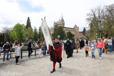 Foto a video: Letnú sezónu hornej Nitry otvoril v Bojniciach sprievod postáv z rozprávok a filmov 142