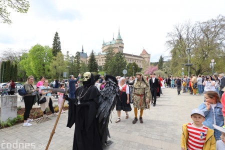 Foto a video: Letnú sezónu hornej Nitry otvoril v Bojniciach sprievod postáv z rozprávok a filmov 144