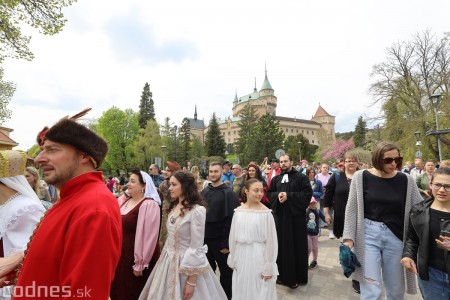 Foto a video: Letnú sezónu hornej Nitry otvoril v Bojniciach sprievod postáv z rozprávok a filmov 148