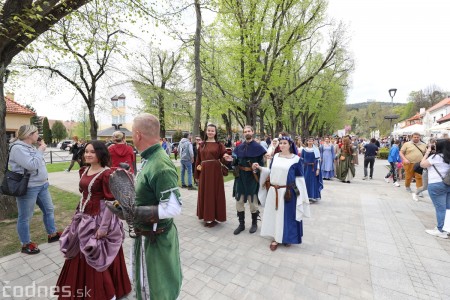 Foto a video: Letnú sezónu hornej Nitry otvoril v Bojniciach sprievod postáv z rozprávok a filmov 152