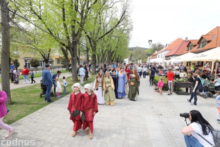 Foto a video: Letnú sezónu hornej Nitry otvoril v Bojniciach sprievod postáv z rozprávok a filmov 155