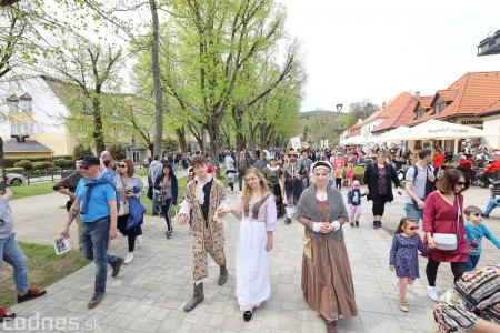 Foto a video: Letnú sezónu hornej Nitry otvoril v Bojniciach sprievod postáv z rozprávok a filmov 157