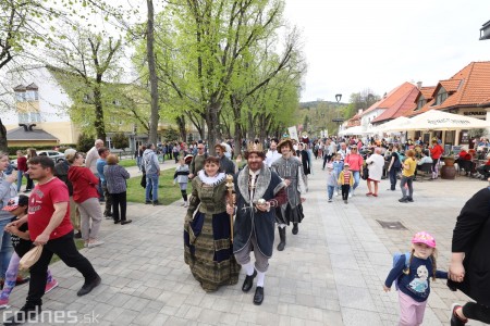 Foto a video: Letnú sezónu hornej Nitry otvoril v Bojniciach sprievod postáv z rozprávok a filmov 158