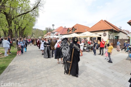 Foto a video: Letnú sezónu hornej Nitry otvoril v Bojniciach sprievod postáv z rozprávok a filmov 162