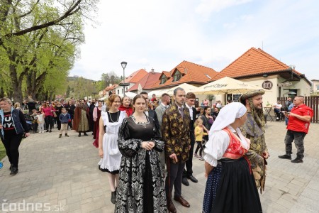 Foto a video: Letnú sezónu hornej Nitry otvoril v Bojniciach sprievod postáv z rozprávok a filmov 164