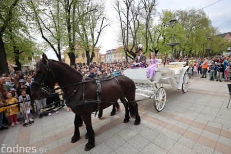 Foto a video: Letnú sezónu hornej Nitry otvoril v Bojniciach sprievod postáv z rozprávok a filmov 175