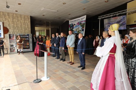 Foto a video: Letnú sezónu hornej Nitry otvoril v Bojniciach sprievod postáv z rozprávok a filmov 180