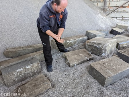 Foto a video: Unikátny nález náhrobných kameňov židovských obyvateľov v Prievidzi 2
