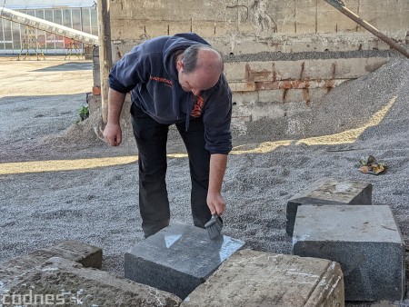 Foto a video: Unikátny nález náhrobných kameňov židovských obyvateľov v Prievidzi 3